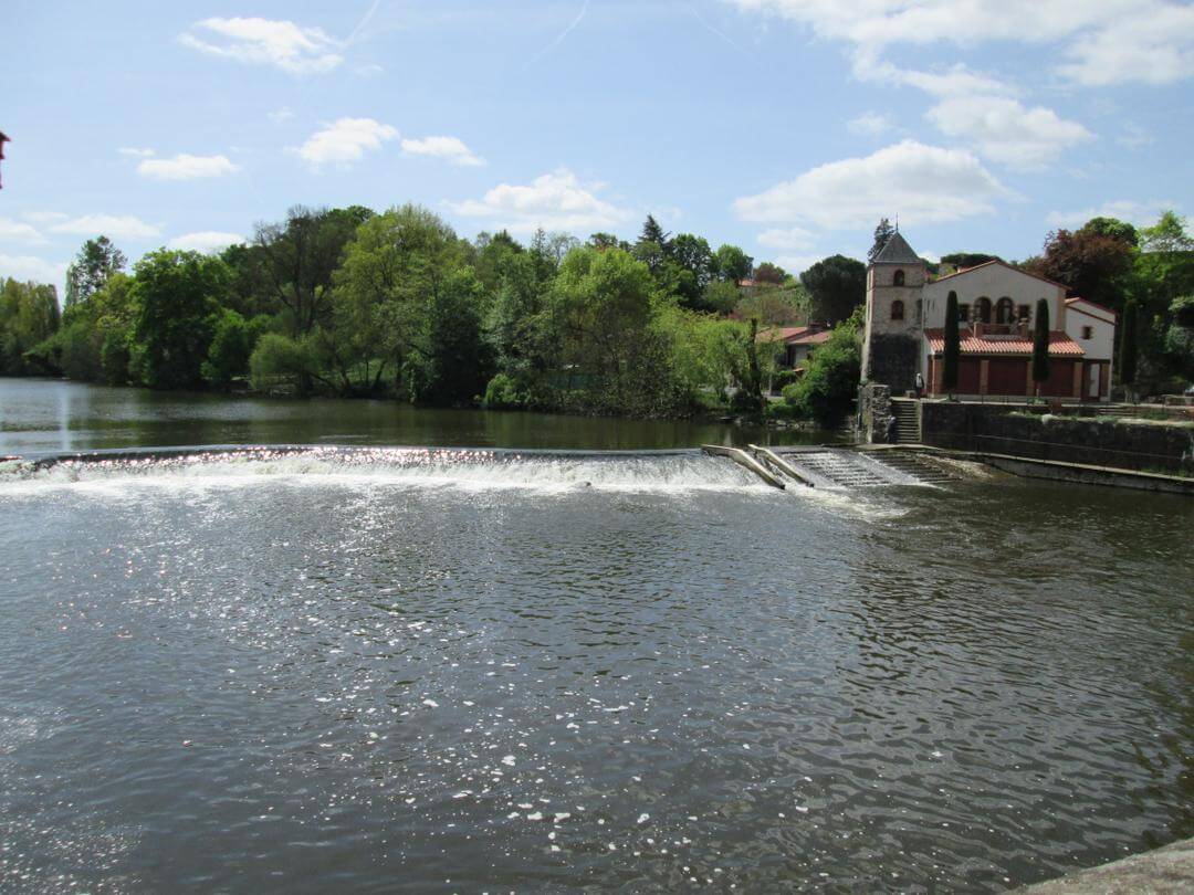 Clisson aux frontières de la Vendée sur le bord de la rivière la sèvre Nantaise