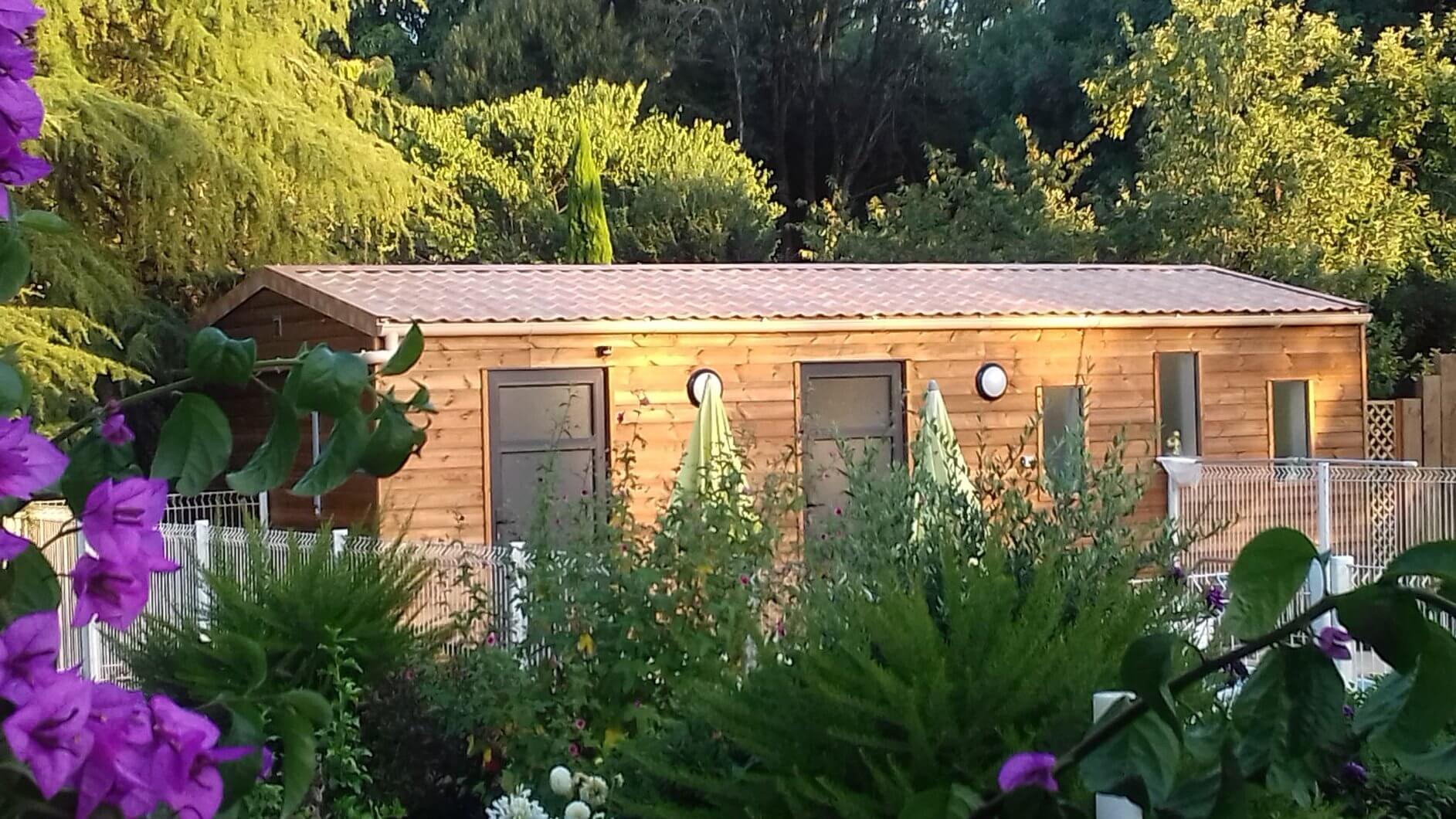 l'accès au Spa à proximité de la piscine au logis du parc en vendée