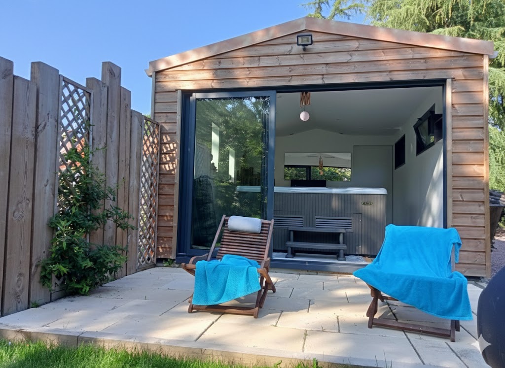 chambre d’hôtes en Vendée près du Puy du fou avec piscine chauffée et spa-Jacuzzi